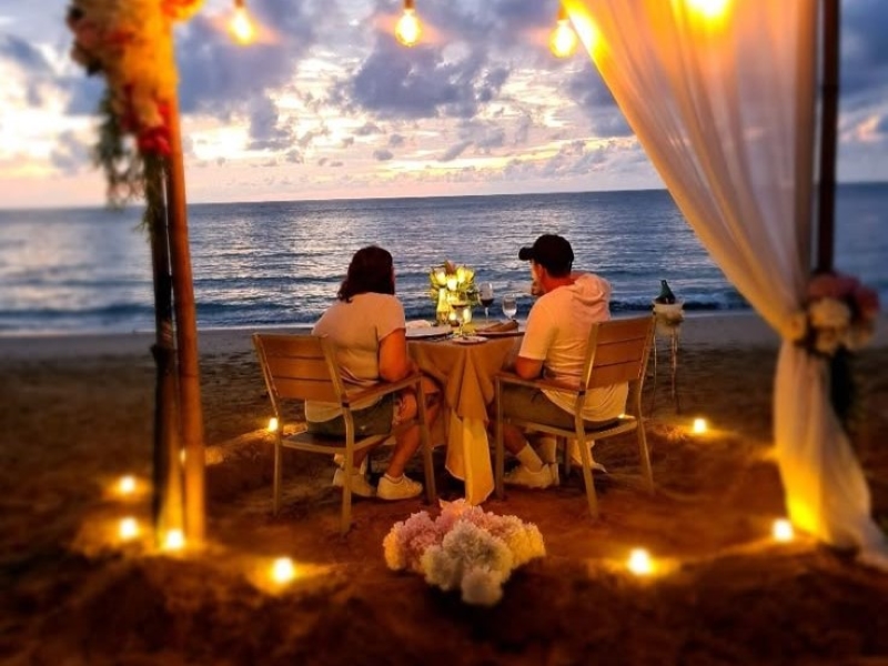 The Romantic Candlelit Seafood Dinner